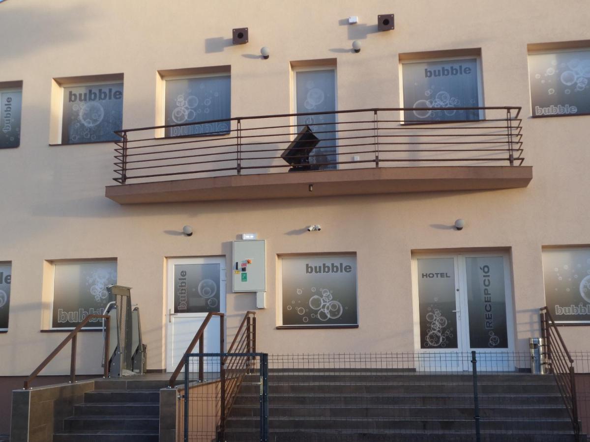 Bubble Hotel Es Rendezvenykoezpont زالاجيرسيج المظهر الخارجي الصورة