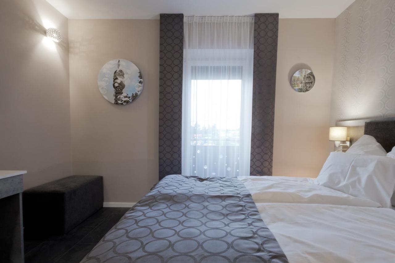 Bubble Hotel Es Rendezvenykoezpont زالاجيرسيج المظهر الخارجي الصورة