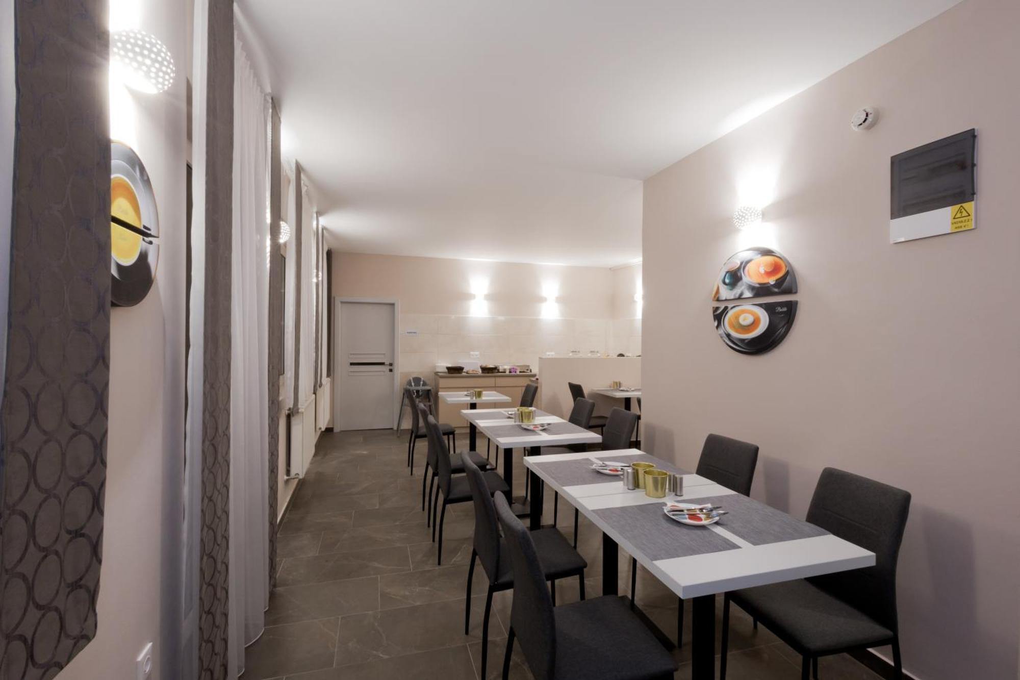 Bubble Hotel Es Rendezvenykoezpont زالاجيرسيج المظهر الخارجي الصورة