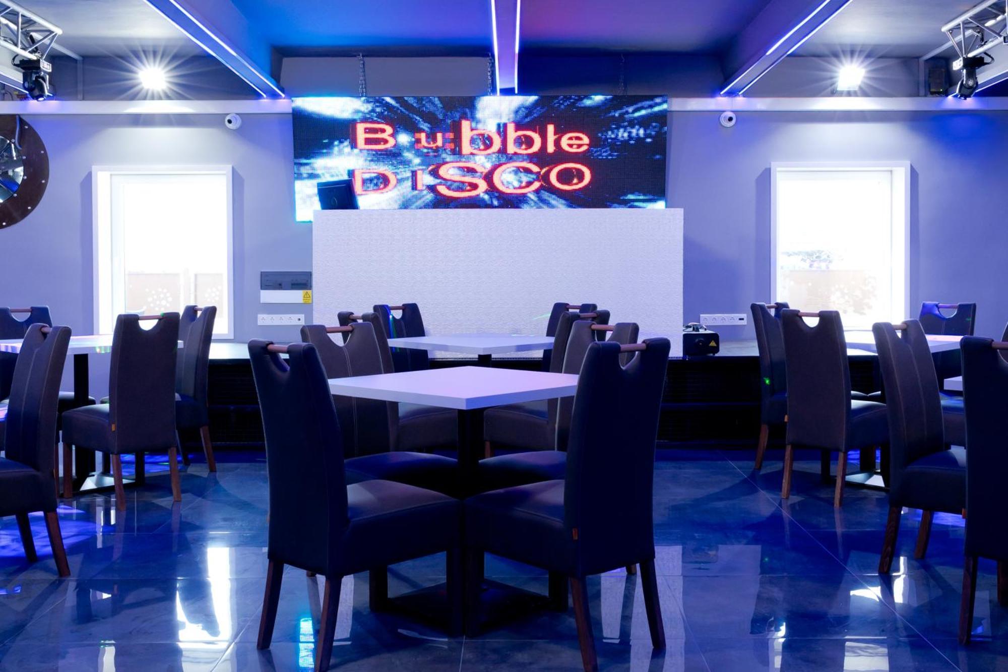 Bubble Hotel Es Rendezvenykoezpont زالاجيرسيج المظهر الخارجي الصورة