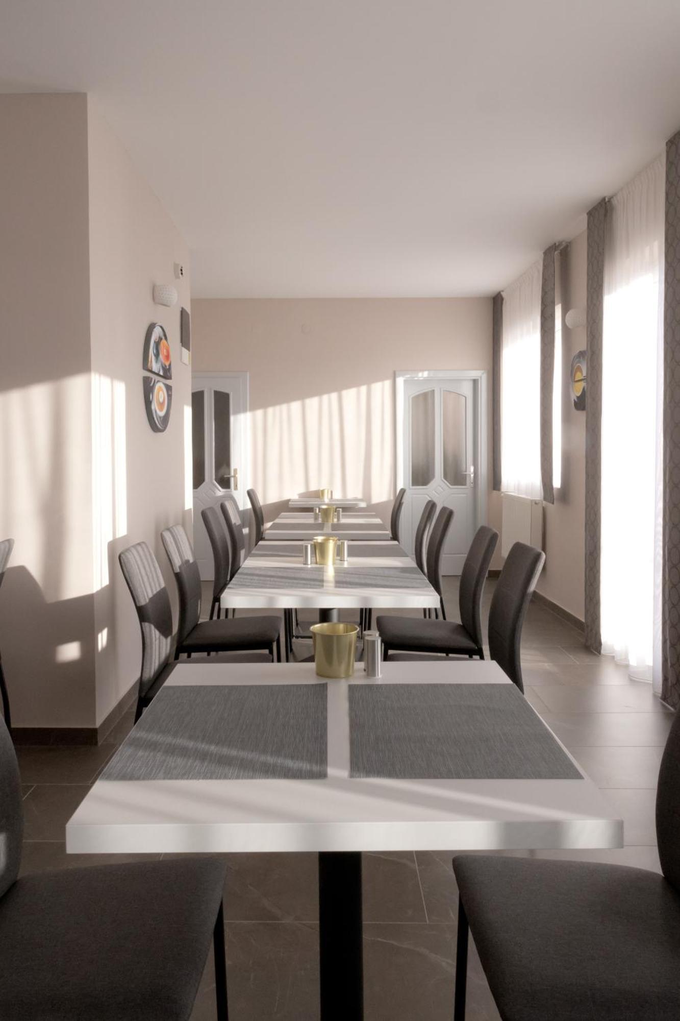 Bubble Hotel Es Rendezvenykoezpont زالاجيرسيج المظهر الخارجي الصورة